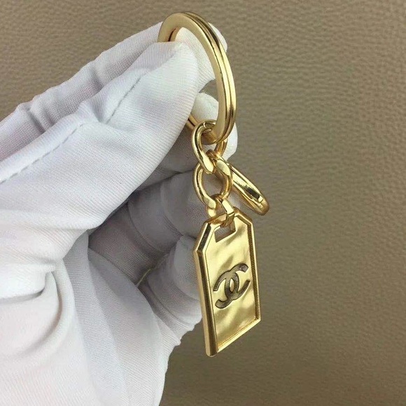 Like-New CHANEL Gold Tone Keychain/Bag Charm - Picture 3 of 6
